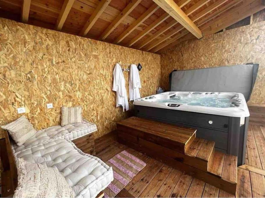 Gite A La Ferme Avec Jacuzzi Et Piscine Chauffee Saint-Felix-de-Tournegat Exteriér fotografie