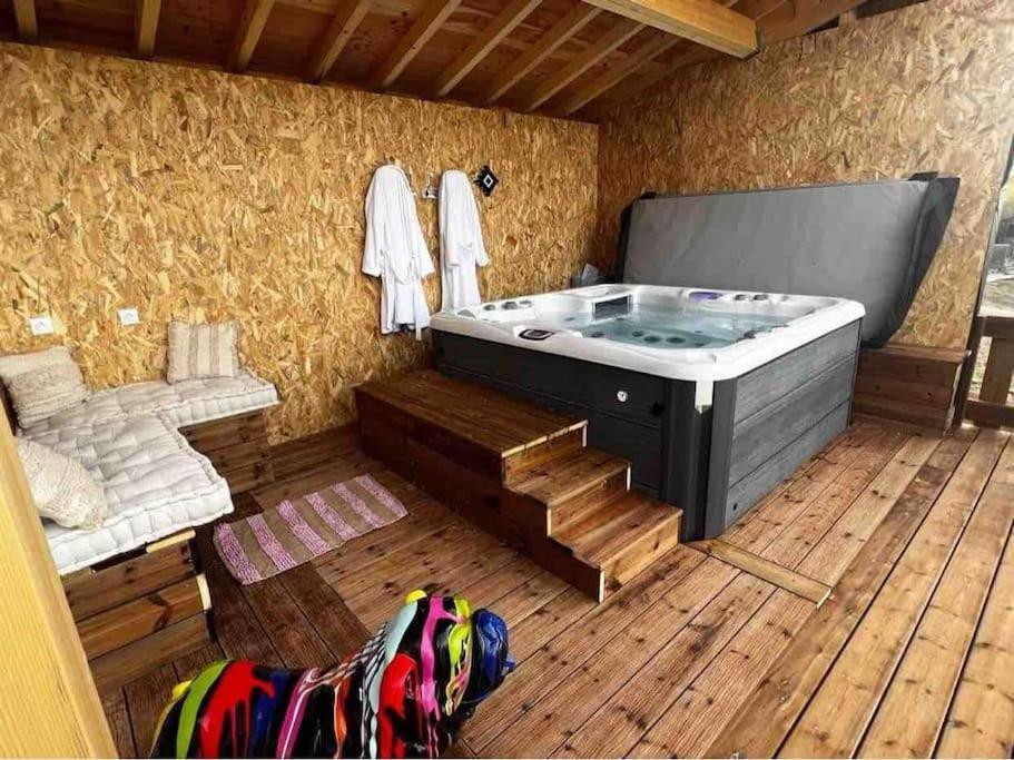 Gite A La Ferme Avec Jacuzzi Et Piscine Chauffee Saint-Felix-de-Tournegat Exteriér fotografie
